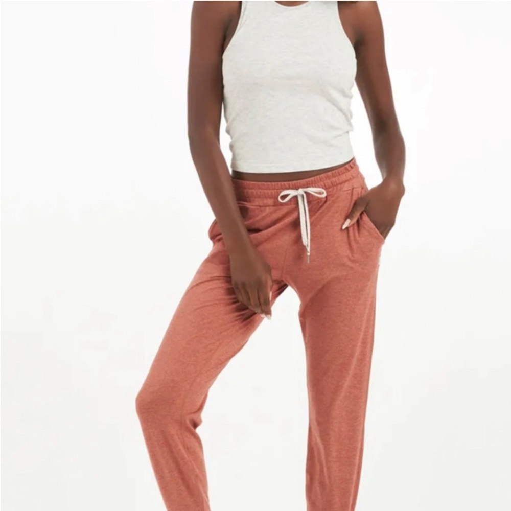 Vuori Performance Joggers - Long. Cinnamon Heather. XL